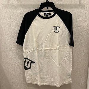 Undefeated baseball T Shirt - size Medium